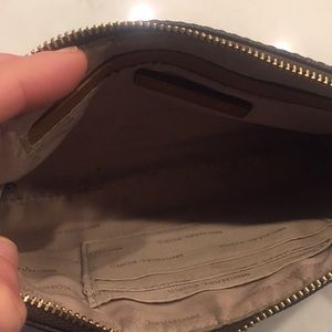 Michael Kors Bags - Michael Kors wristlet Michael Kors Bags - Michael Kors wristlet